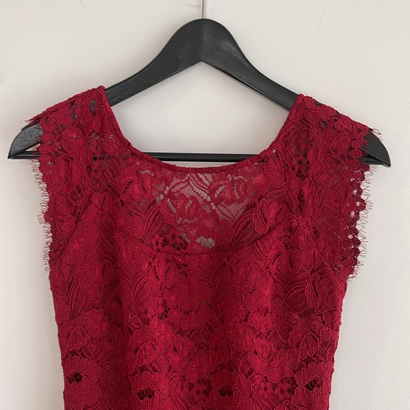 Red lace dress - Picture 3 of 12